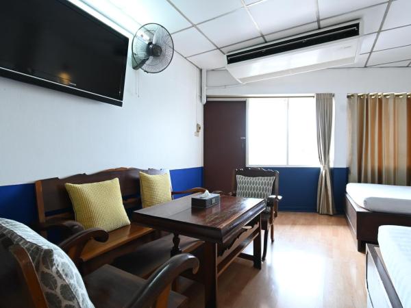 The Krungkasem Srikrung Hotel : photo 8 de la chambre chambre triple