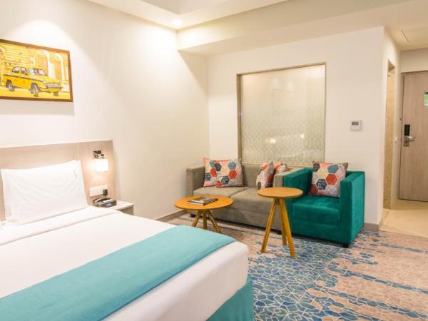 Holiday Inn Express Kolkata Airport, an IHG Hotel : photo 5 de la chambre chambre lit queen-size standard avec baignoire et douche combinées