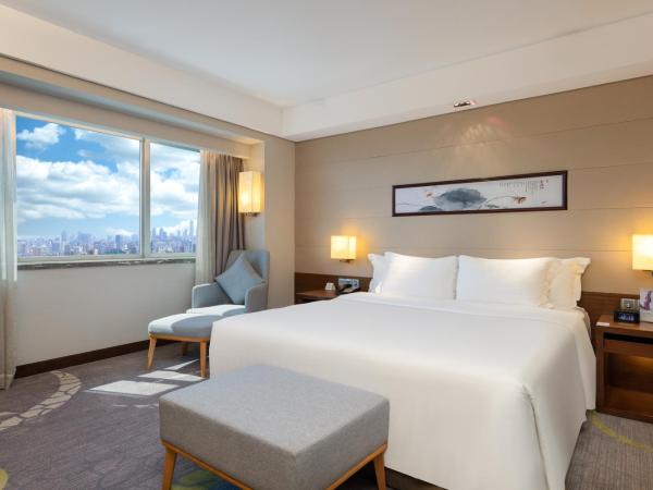Crowne Plaza Guangzhou City Centre, an IHG Hotel - Free shuttle between hotel and Exhibition Center during Canton Fair & Exhibitor registration Counter : photo 3 de la chambre one-bedroom suite lounge access
