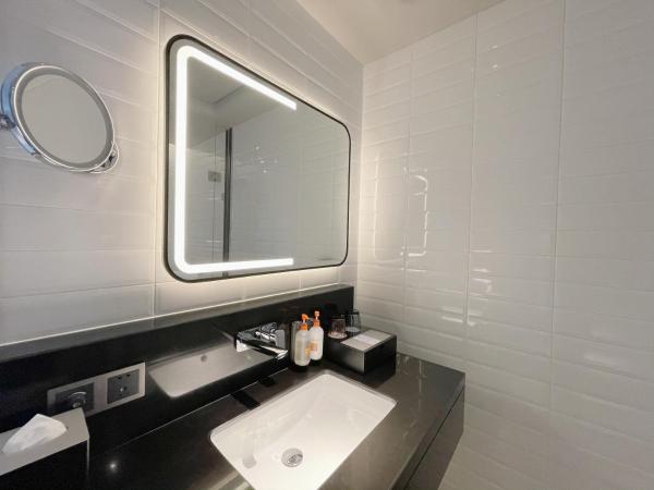 Crowne Plaza Shenzhen World Exhibition and Convention Center, an IHG Hotel : photo 2 de la chambre chambre lits jumeaux standard