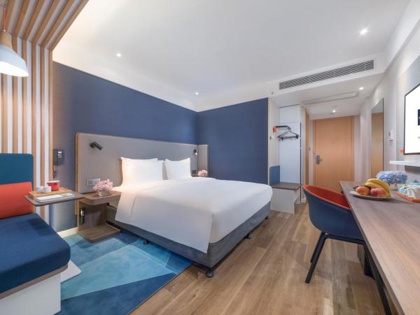 Holiday Inn Express Shanghai Jiading Center, an IHG Hotel : photo 1 de la chambre standard king room with minifridge