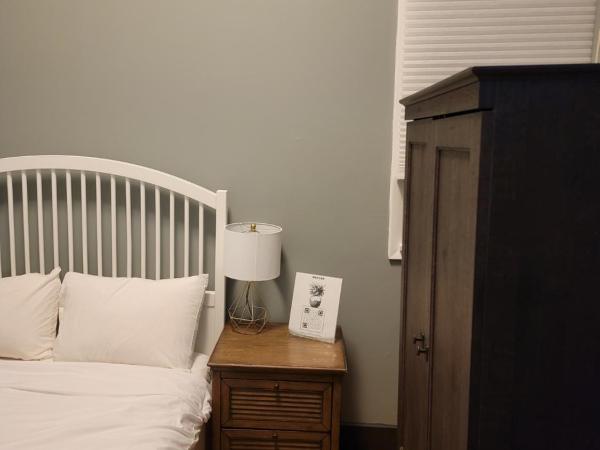 Lamartine Chelsea : photo 6 de la chambre chambre simple avec toilettes et douche communes