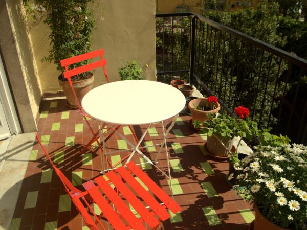 B&B Bibliotechina : photo 10 de la chambre chambre double ou lits jumeaux avec salle de bains privative et balcon