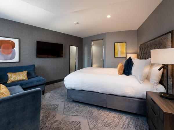 voco Edinburgh - Haymarket, an IHG Hotel : photo 9 de la chambre hébergement premium lit queen-size avec baignoire à jets
