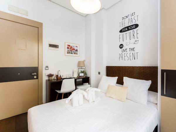 Madrid House Rooms : photo 8 de la chambre chambre double avec balcon