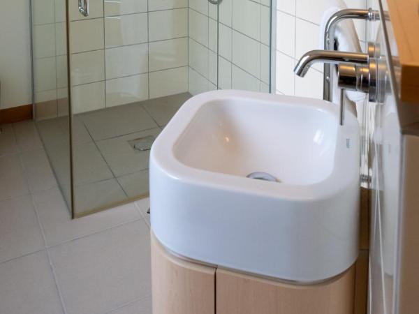 Lake Vista Lodge : photo 4 de la chambre chambre lit king-size - vue sur lac