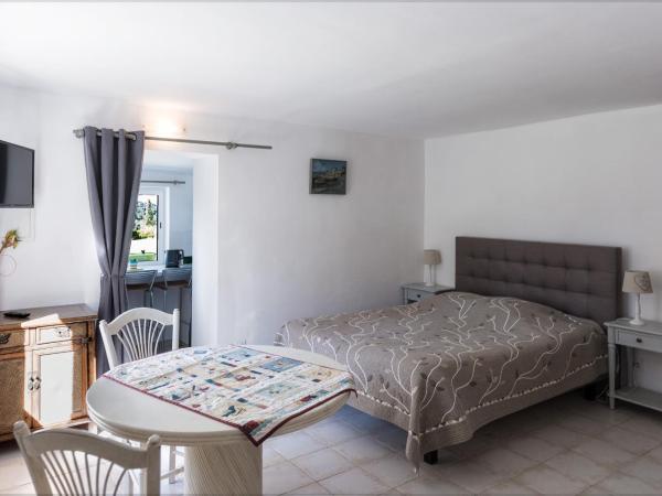 Ecuries Sainte Croix : photo 1 de la chambre appartement - rez-de-chaussée