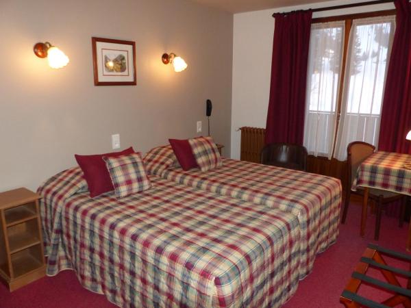 Hôtel Bellachat : photo 2 de la chambre chambre lits jumeaux balcon sud - vue sur montagnes