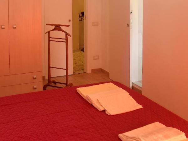 B&B Bibliotechina : photo 6 de la chambre chambre double avec salle de bains privative et balcon
