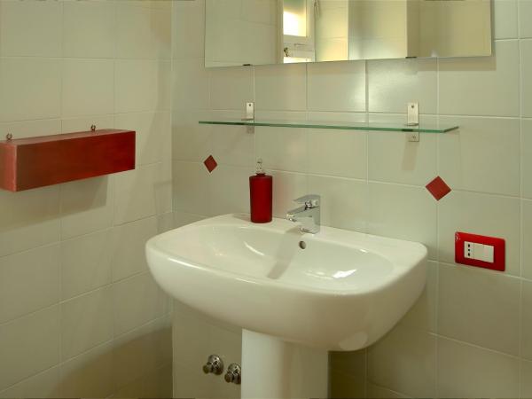 B&B Bibliotechina : photo 9 de la chambre chambre double avec salle de bains privative et balcon