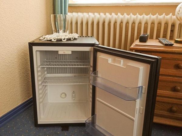 Landhotel Waldschänke : photo 2 de la chambre chambre lits jumeaux avec douche