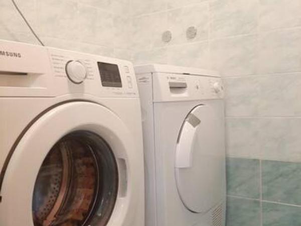 Rooms and Apartments Robert : photo 7 de la chambre chambre lits jumeaux avec salle de bains commune