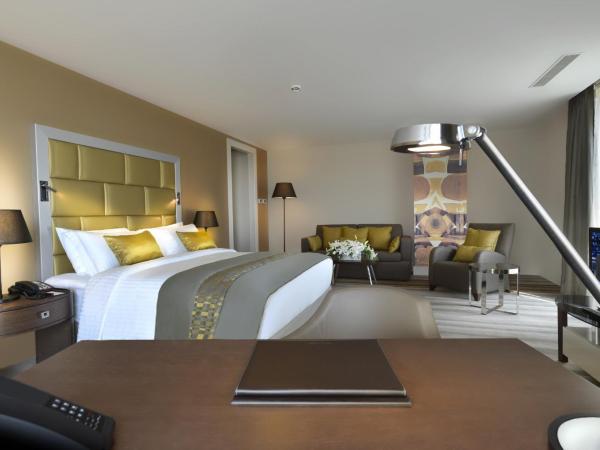 Wyndham Grand Istanbul Europe : photo 4 de la chambre suite lit queen-size – non-fumeurs