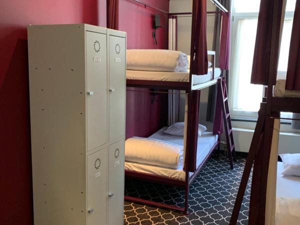 Safestay Brussels Grand Place : photo 4 de la chambre lit dans dortoir pour femmes de 6 lits avec salle de bains privative