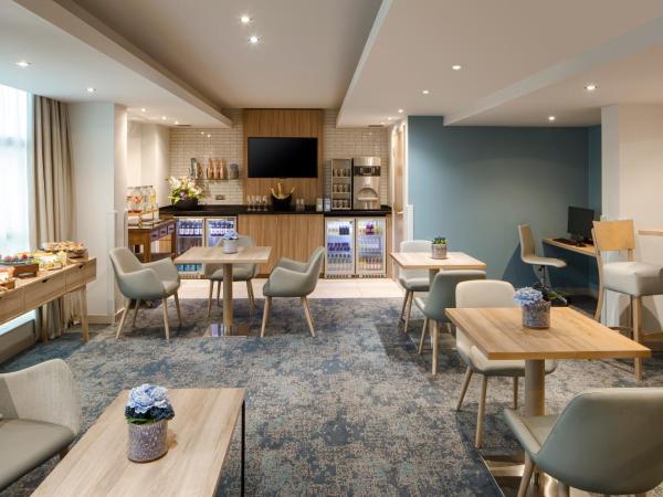 Crowne Plaza Nottingham, an IHG Hotel : photo 4 de la chambre premium room, 1 king bed, business lounge access.