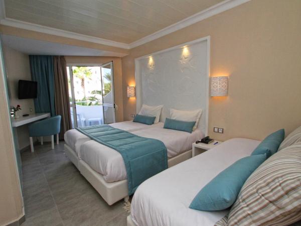 Sahara Beach Aquapark Resort : photo 1 de la chambre chambre double - vue sur jardin