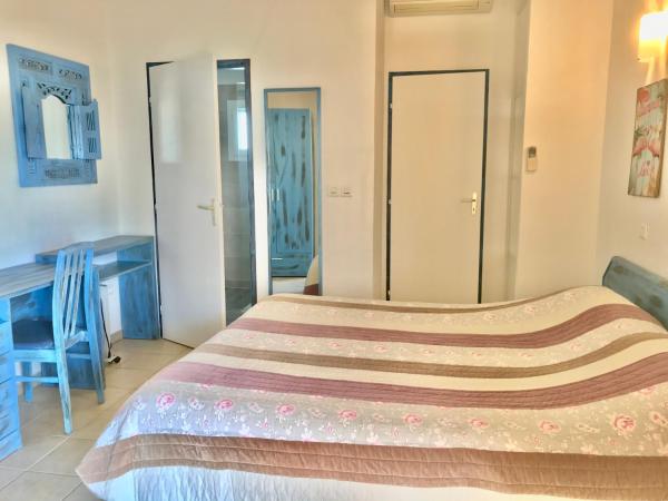 Le Maset en Camargue : photo 2 de la chambre chambre double - vue sur piscine