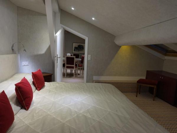 Hotel Splendid : photo 2 de la chambre suite familiale mansardée - vue partielle sur mer et ville