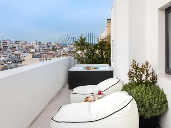 Filopappou Hill Suites by Athens Stay : photo 10 de la chambre suite avec jacuzzi