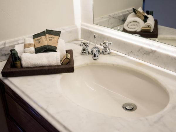 Hotel Boutique Naura Centro : photo 8 de la chambre suite lit king-size