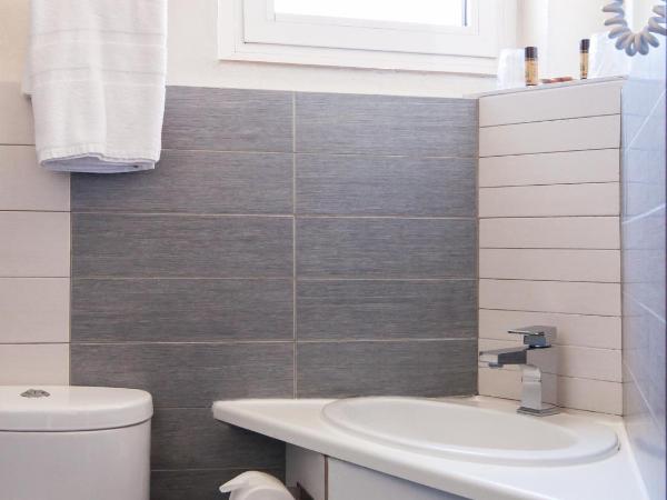 Hôtel le Chardon Bleu : photo 2 de la chambre chambre double standard sans balcon au 2e Étage - vue sur rue