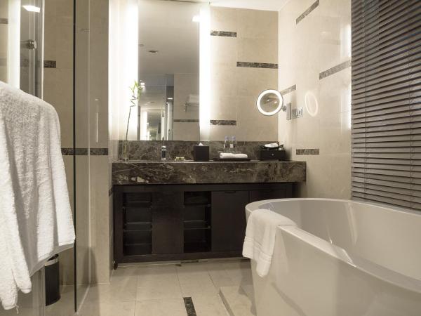 InterContinental Qingdao, an IHG Hotel - Inside the Olympic Sailing Center : photo 4 de la chambre chambre double classique avec 2 lits doubles - vue sur ville