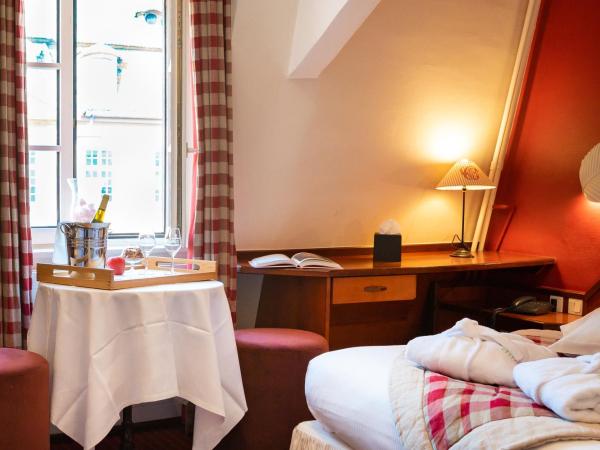 Hotel Suisse : photo 1 de la chambre chambre triple - vue sur cathédrale