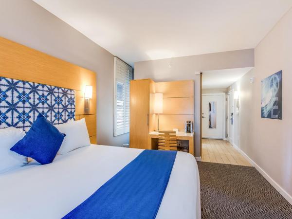 The Landon Bay Harbor-Miami Beach : photo 2 de la chambre chambre lit king-size pour personnes à mobilité réduite avec baignoire accessible en fauteuil roulant - non-fumeurs