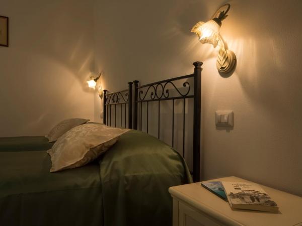 B&B I Tetti di Siena : photo 8 de la chambre chambre double ou lits jumeaux Économique - vue sur jardin