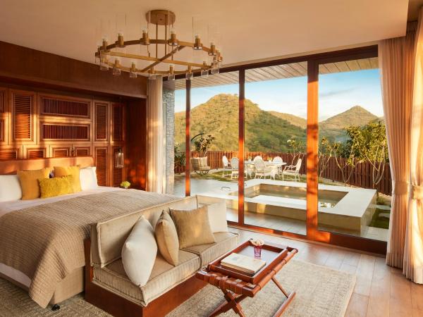 Taj Aravali Resort & Spa Udaipur : photo 1 de la chambre presidential two bedroom glass box with panoramic view