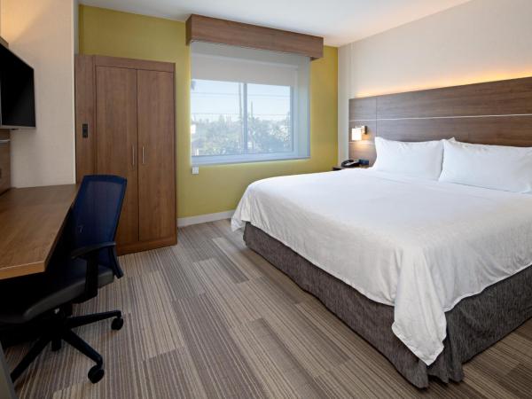 Holiday Inn Express Los Angeles LAX Airport, an IHG Hotel : photo 3 de la chambre chambre lit king-size