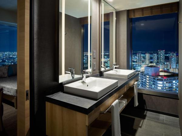 Mitsui Garden Hotel Toyosu Premier - Tokyo : photo 6 de la chambre chambre lits jumeaux exécutive d'angle avec canapé-lit et baignoire avec vue - non-fumeurs