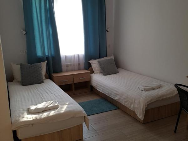 Hostel Mleczna - Metro Zacisze : photo 2 de la chambre chambre double