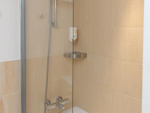 Le Clocher de Rodez Centre Gare : photo 4 de la chambre chambre quadruple