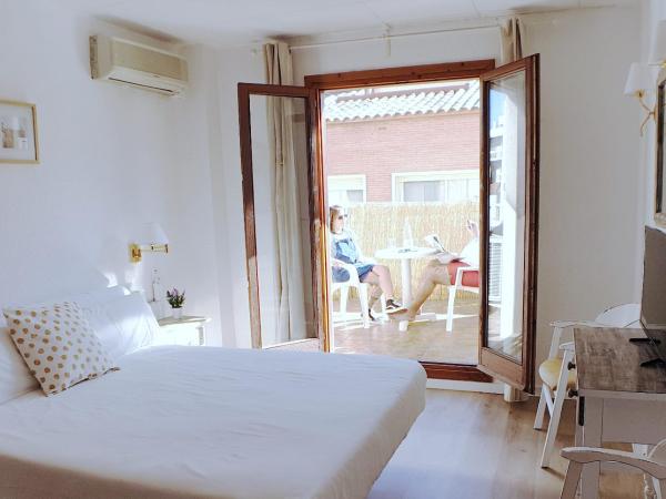 Hotel Mireia : photo 3 de la chambre chambre double ou lits jumeaux avec terrasse