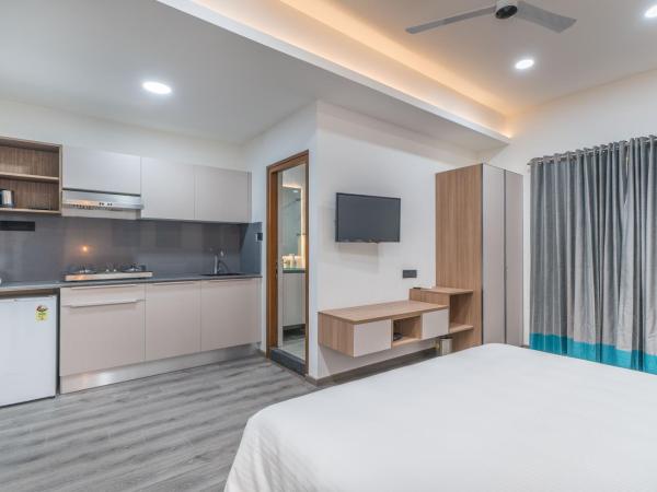 Skyla Serviced Apartments & Suites Jubilee Hills : photo 1 de la chambre studio avec balcon
