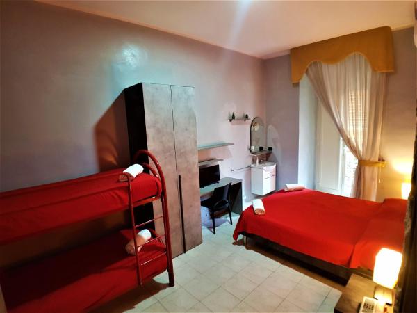 Hotel Ginevra : photo 2 de la chambre chambre triple avec salle de bains commune