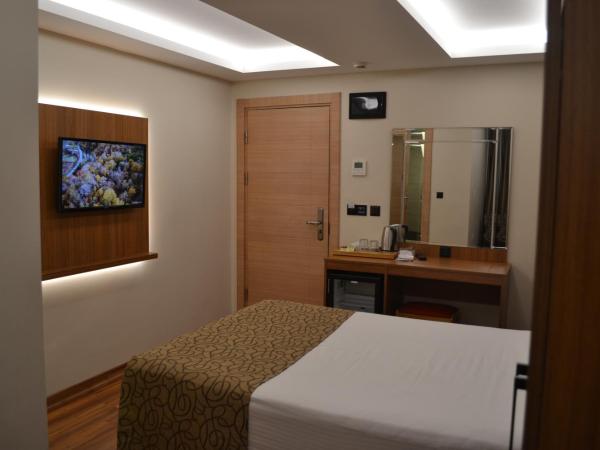 Gumus Palace Gungoren : photo 2 de la chambre grande chambre simple