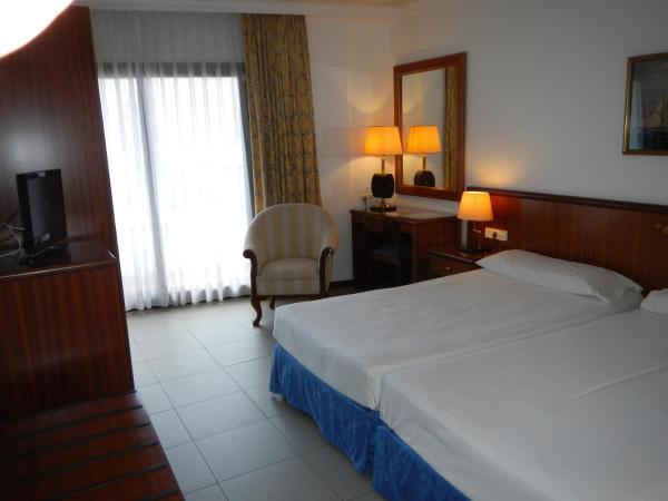 Hostal Vila del Mar : photo 7 de la chambre chambre double ou lits jumeaux