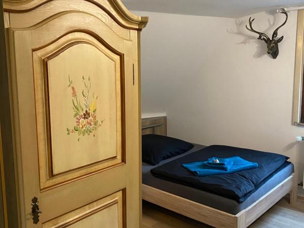 Hotel Waldhorn : photo 2 de la chambre chambre double avec salle de bains privative