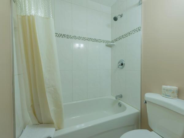Howard Johnson by Wyndham Downtown Kamloops : photo 10 de la chambre studio lit king-size - non-fumeurs