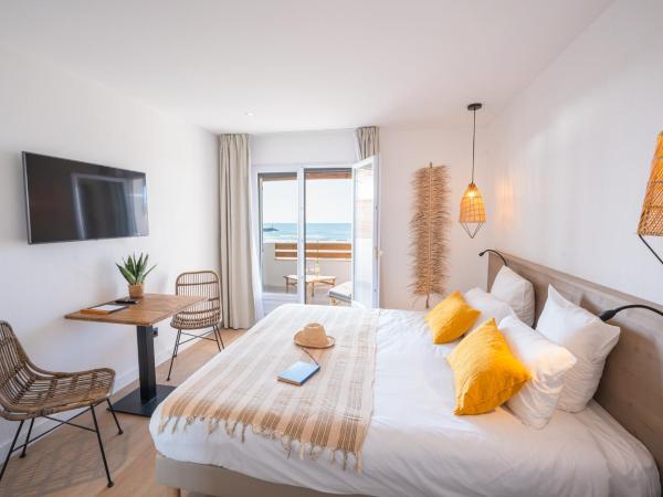 Hôtel Casa Marina : photo 7 de la chambre chambre lit king-size - vue sur mer