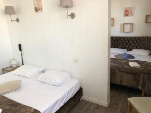 Le Castelet : photo 5 de la chambre chambre quadruple standard