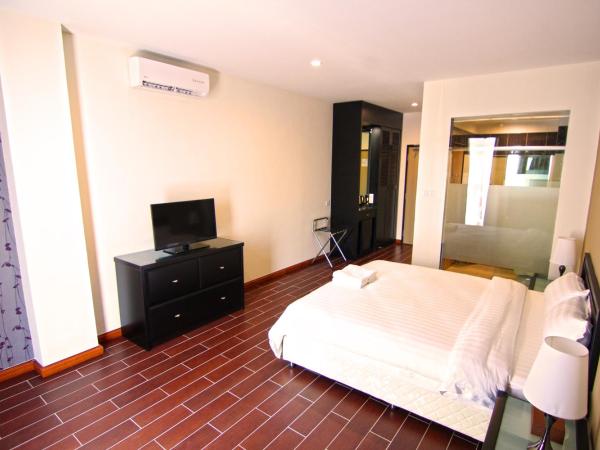 Putatan Platinum Hotel : photo 2 de la chambre chambre lit king-size deluxe