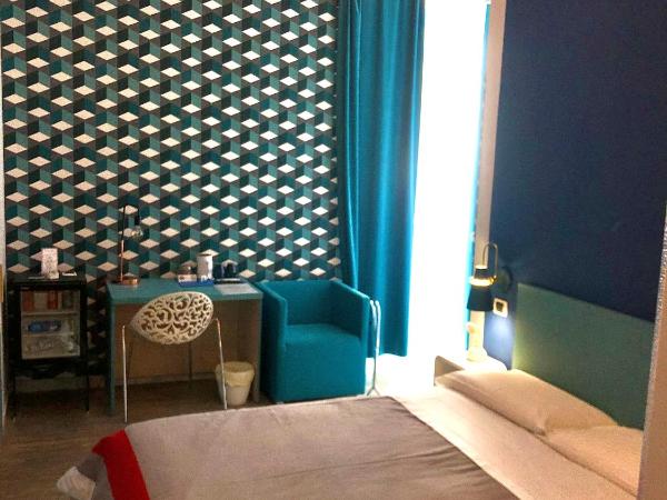H Rooms boutique Hotel : photo 3 de la chambre chambre double ou lits jumeaux - vue latérale sur mer