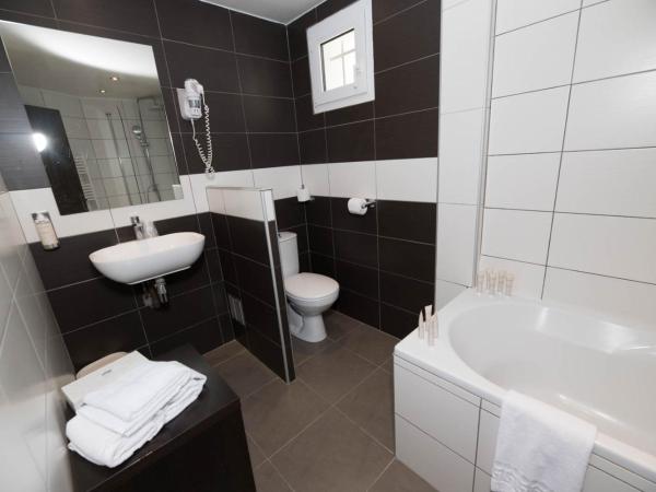 Domaine de la Petite Isle - Luberon : photo 4 de la chambre chambre prestige - vue sur jardin