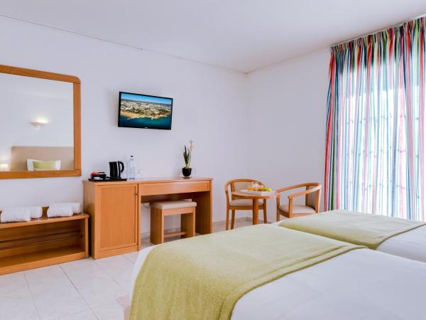 Monica Isabel Beach Club : photo 1 de la chambre chambre double ou lits jumeaux (2 adultes + 1 enfant)