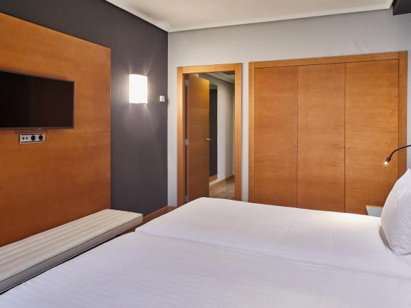 Hotel Silken Indautxu : photo 3 de la chambre chambre double ou lits jumeaux confort avec balcon ou terrasse