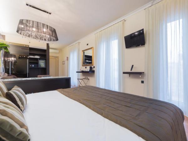 Hotel Touring : photo 6 de la chambre suite junior avec terrasse