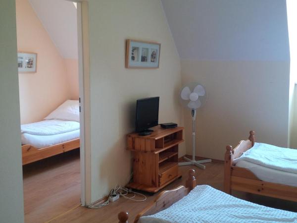 Frühstückspension Stefanie : photo 3 de la chambre chambre triple avec salle de bains privative